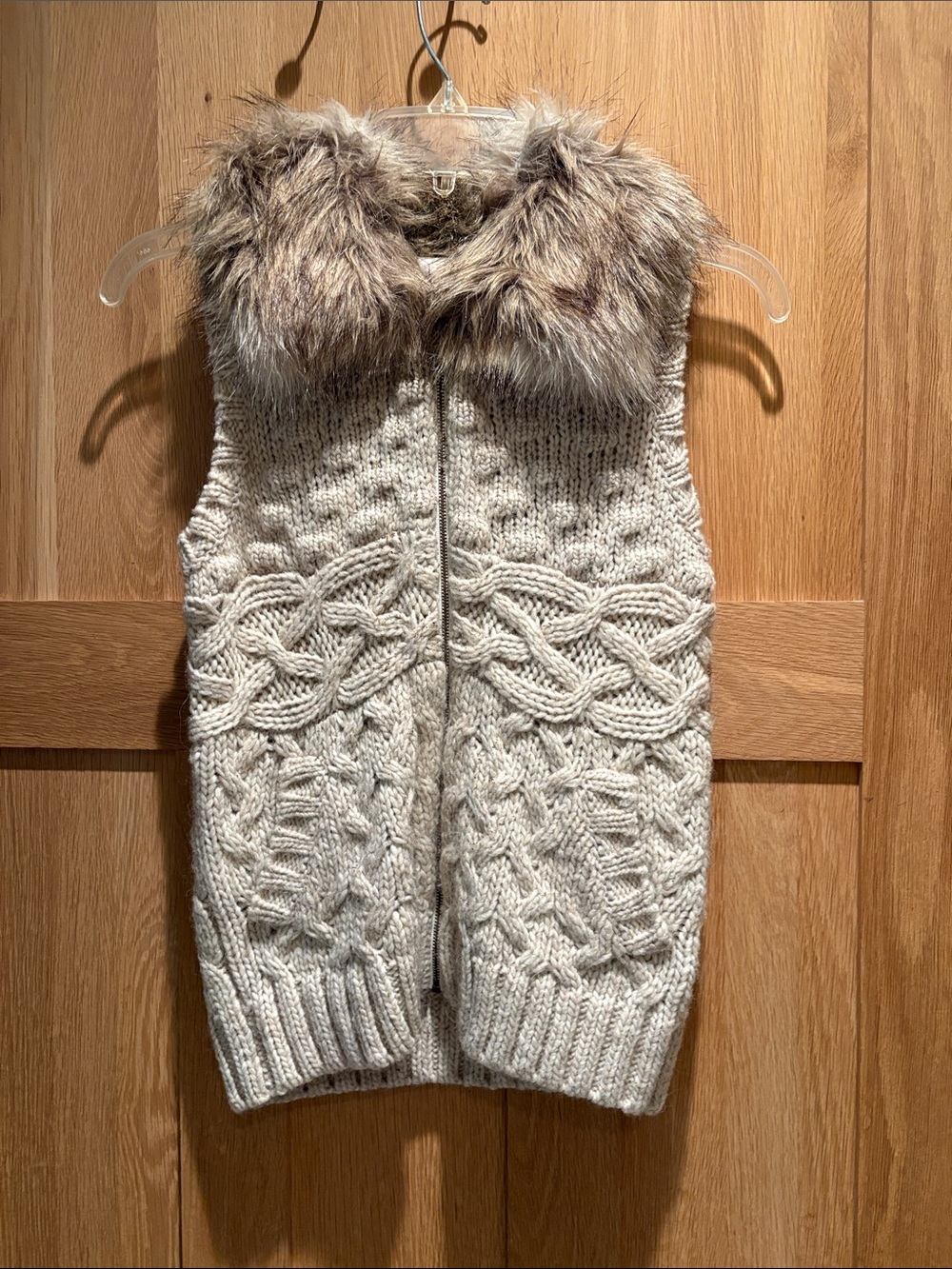 Loft Faux-Fur Collar Cable-Knit Sleeveless Sweater Vest - Cream